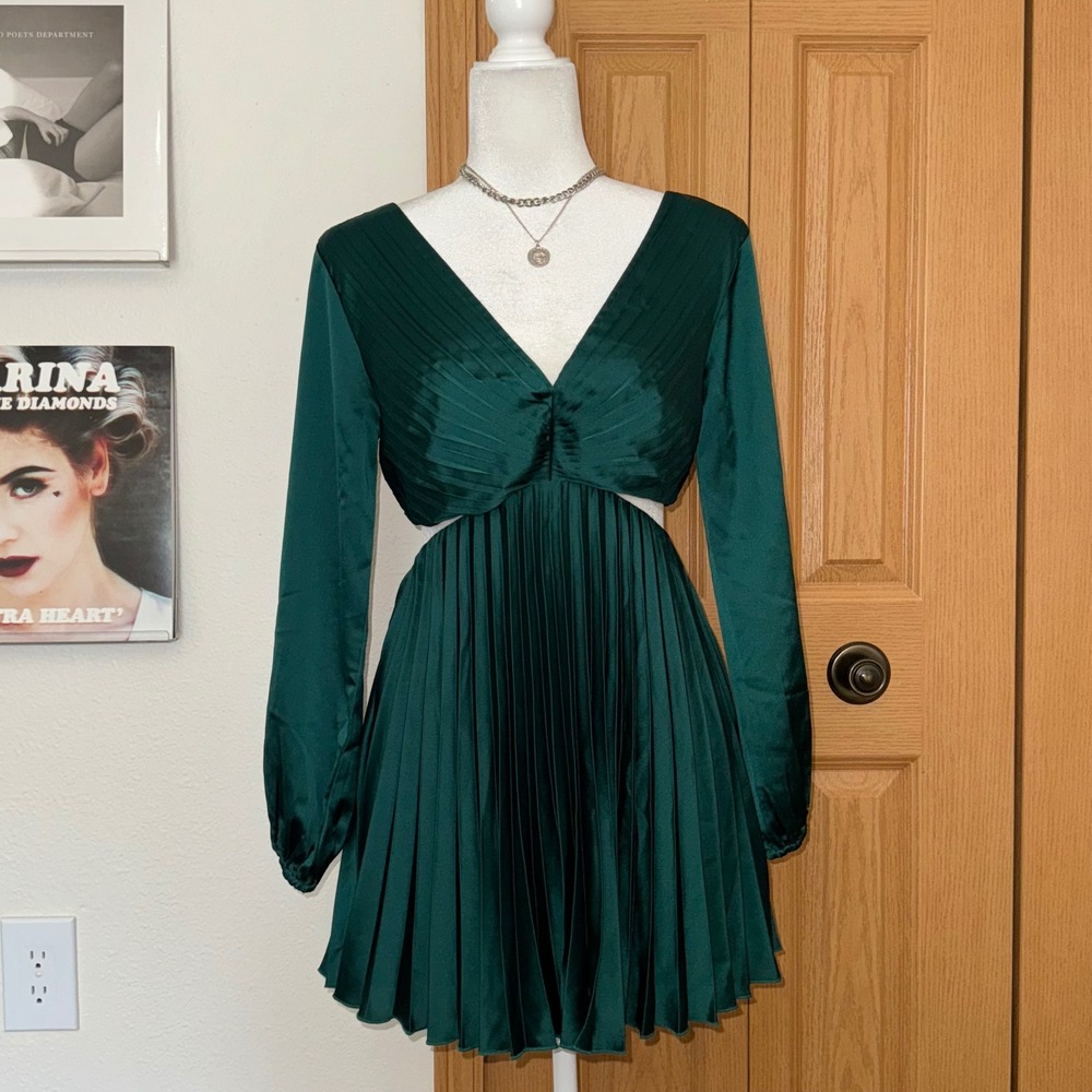NWT Abercrombie & Fitch Green Satin Pleated Cut-Out Mini Dress Small Petite